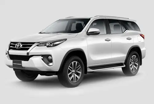 Armada mobil Toyota Fortuner dengan sopir profesional
