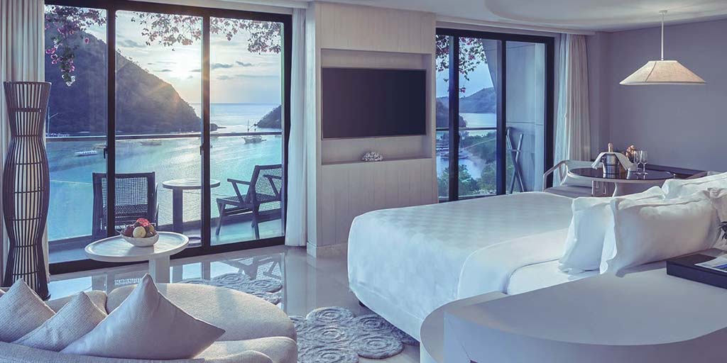  Ocean View Suite Slide 4