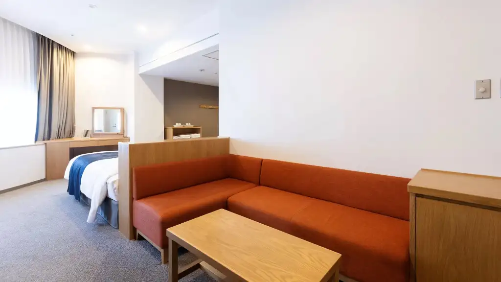 Family Room Hotel Shinjuku Washington akomodasi premium dekat area start Tokyo Marathon di Shinjuku, cocok untuk relaksasi dan fokus sebelum 42.195 km.