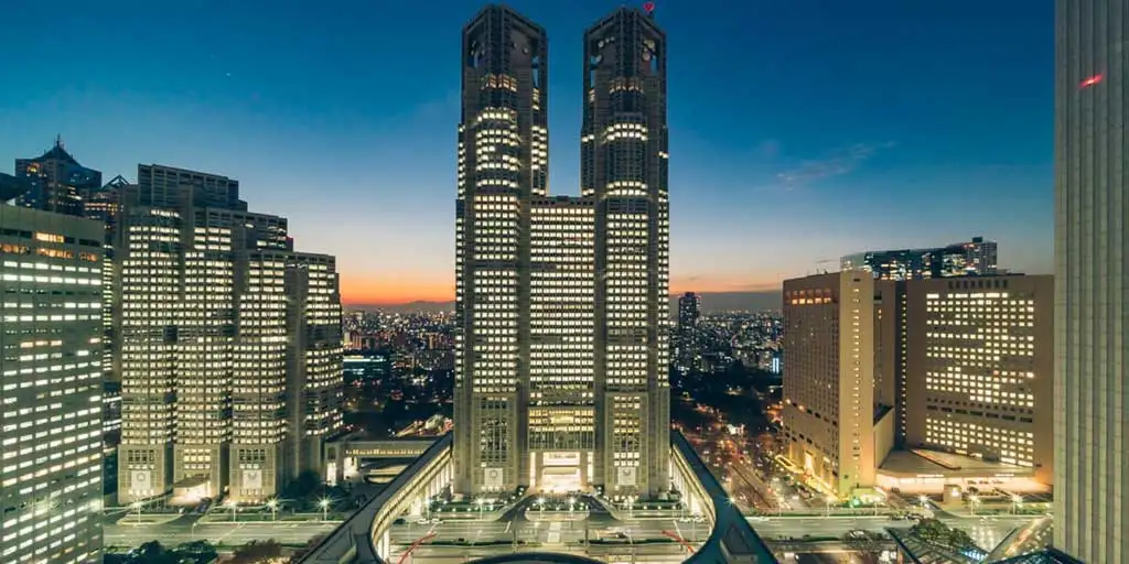 Standard Room Keio Plaza Hotel Tokyo dekat area start Tokyo Marathon di Shinjuku, kamar nyaman untuk peserta sebelum race day.