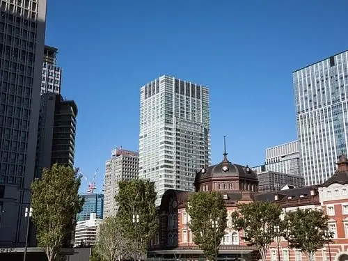 Kamar nyaman Hotel Metropolitan Tokyo Marunouchi untuk peserta Tokyo Marathon, desain modern Jepang ideal untuk istirahat sebelum dan sesudah lomba.