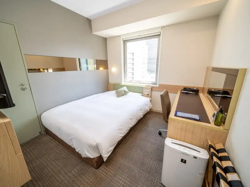 Standar Room Super Hotel Premier Tokyo dekat finish Tokyo Marathon Tokyo Station.