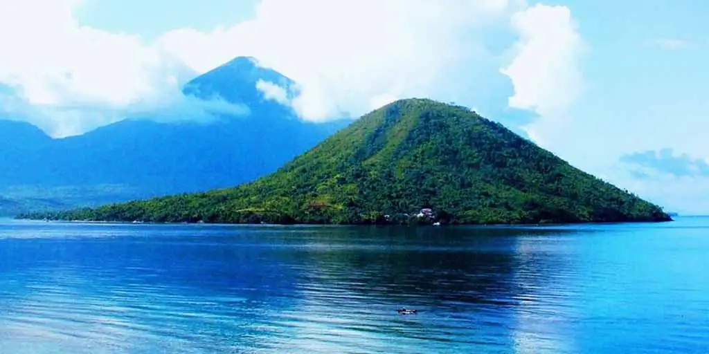 Destinasi Populer Ternate Pulau Maitara