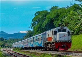 Jakarta 2H1M Naik Kereta (Keberangkatan dari Surabaya)