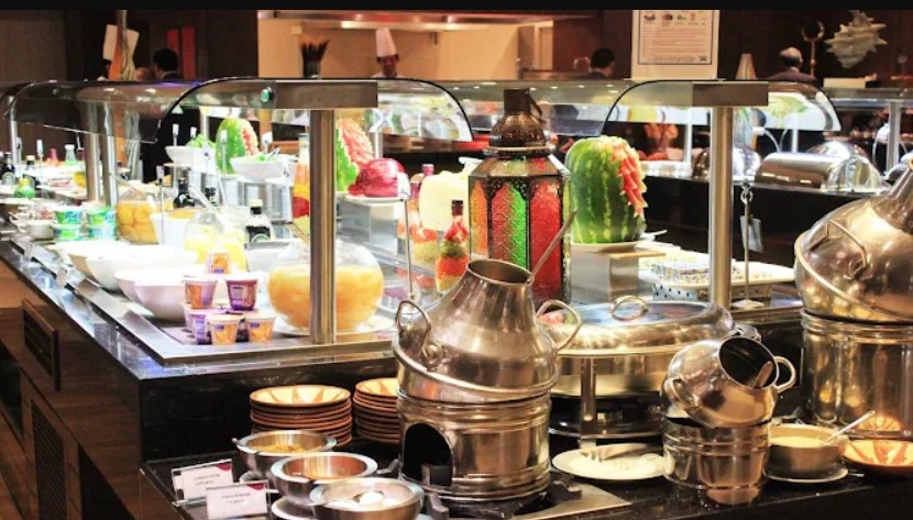 restauran Hotel Madinah Crowne Plaza Madinah by IHG